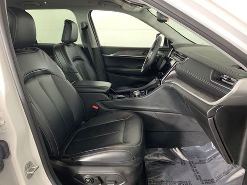 Used 2023 Jeep Grand Cherokee Limited image 24