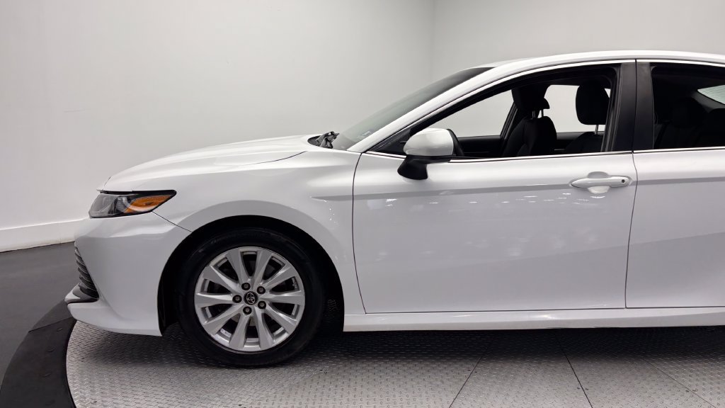 Used 2018 Toyota Camry LE FWD image 5