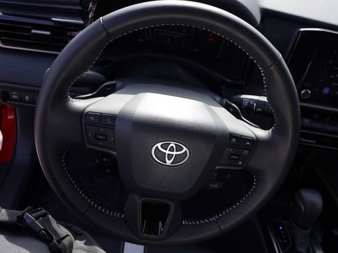 Used 2026 Toyota Camry Hybrid FWD image 41