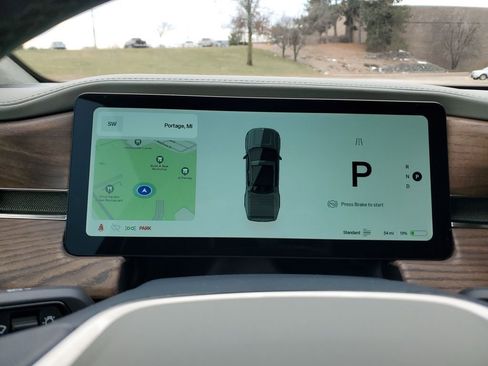 Used 2022 Rivian R1T Launch Edition image 11