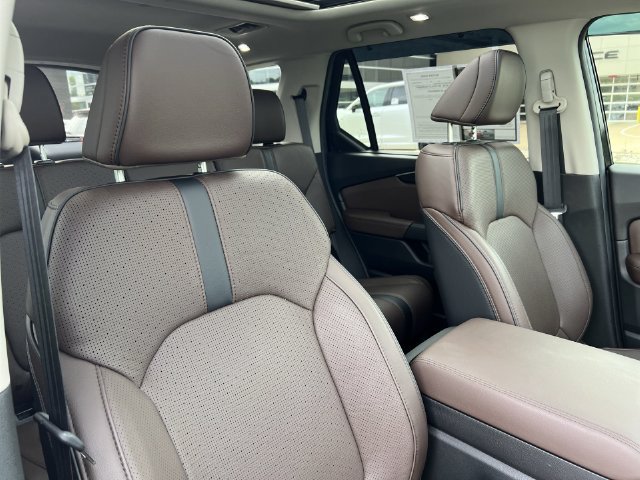 Used 2025 Honda Pilot Elite image 23