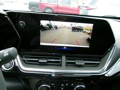 New 2026 Chevrolet Trax RS w/ Sunroof Package image 18