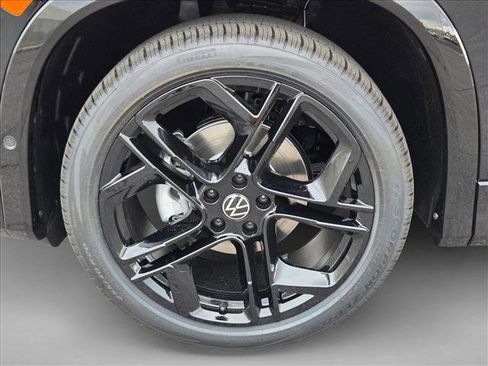 New 2026 Volkswagen Tiguan SE R-Line FWD image 10