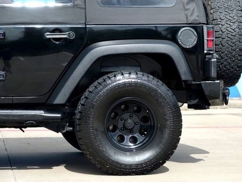 Used 2010 Jeep Wrangler Unlimited Sport image 29