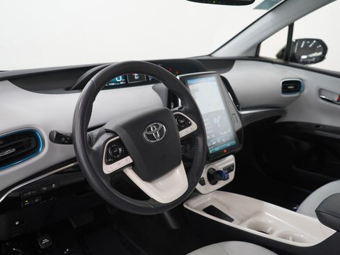 Used 2018 Toyota Prius Four w/ Advanced Technology Package FWD image 23