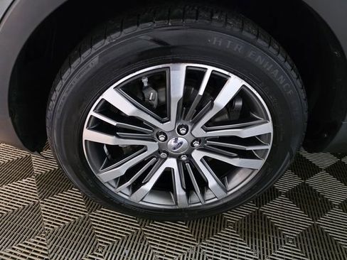 Used 2016 Ford Explorer Platinum image 9