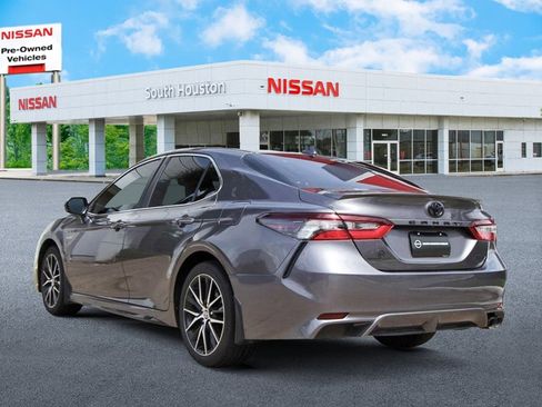 Used 2024 Toyota Camry SE w/ Convenience Package FWD image 3
