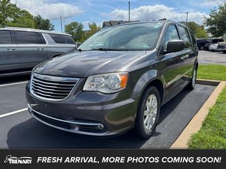 Used 2015 Chrysler Town & Country Touring w/ Driver Convenience Group FWD video 1
