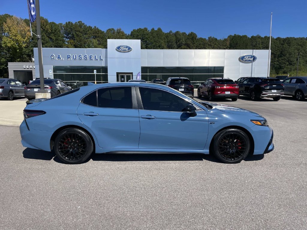 Used 2023 Toyota Camry SE FWD image 2