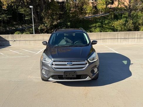 Used 2017 Ford Escape SE w/ Equipment Group 201A image 2