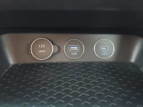 Used 2025 Genesis G70 2.5T RWD image 29