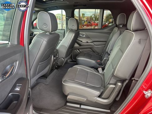 Used 2023 Chevrolet Traverse Premier FWD image 3