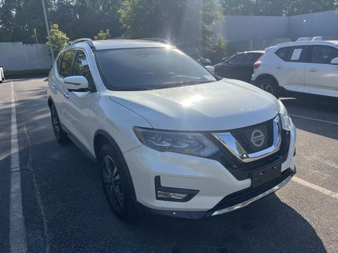 Used 2017 Nissan Rogue SL w/ SL Premium Package image 2