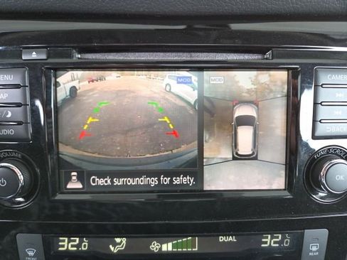 Used 2020 Nissan Rogue SV image 14