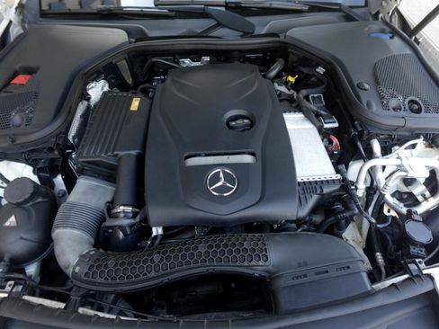 Used 2017 Mercedes-Benz E 300 4MATIC image 24