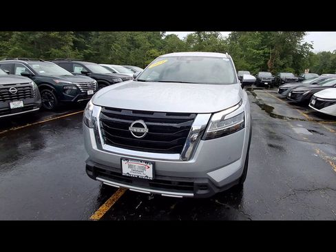 Used 2024 Nissan Pathfinder SL w/ Cargo Package AWD/4WD image 3