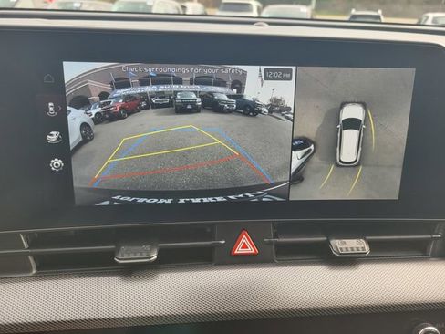 Used 2025 Kia Sportage SX image 21