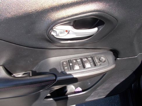 Used 2016 Jeep Cherokee Trailhawk image 27