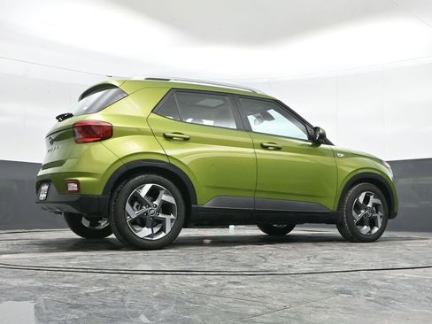 Used 2022 Hyundai Venue SEL image 32