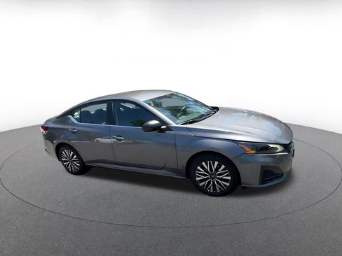 Used 2026 Nissan Altima 2.5 SV FWD image 2