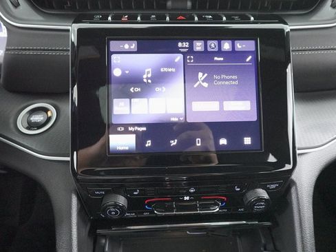 New 2025 Jeep Grand Cherokee L Altitude image 16