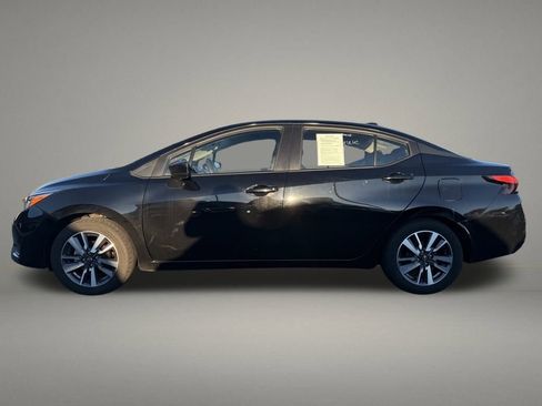 Used 2023 Nissan Versa SV image 2