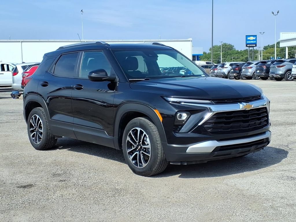 Used 2025 Chevrolet TrailBlazer LT FWD image 1