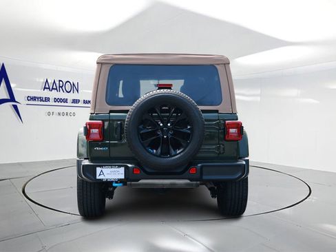 Used 2022 Jeep Wrangler Unlimited Sahara AWD/4WD image 3