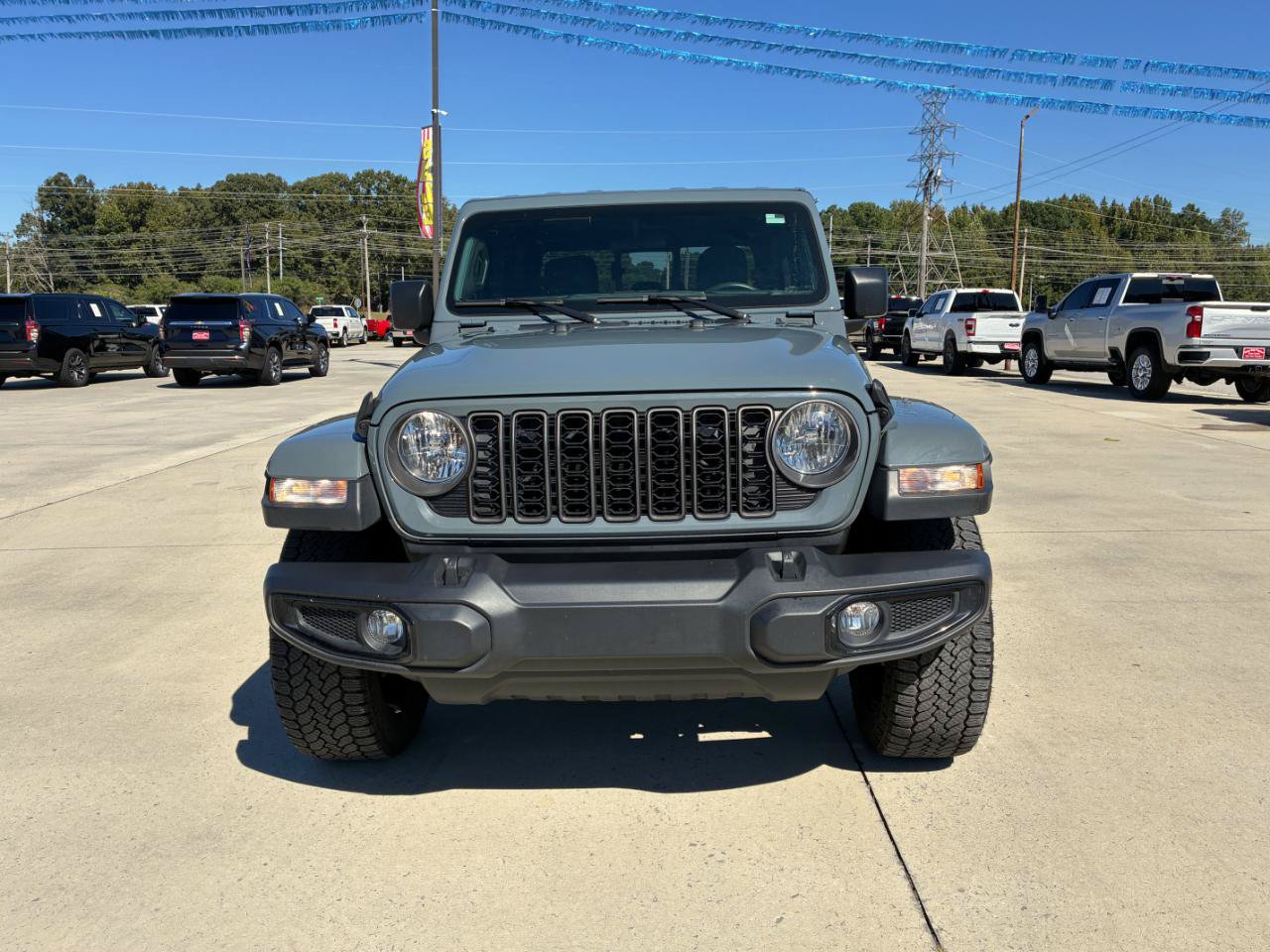 Used 2024 Jeep Gladiator Sport AWD/4WD image 3