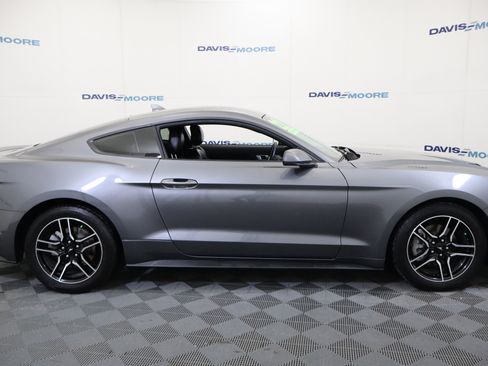 Used 2022 Ford Mustang Premium image 4