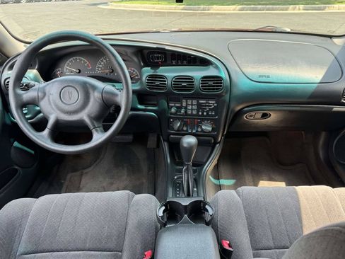 Used 2003 Pontiac Grand Prix SE w/ Equipment Group FWD image 3