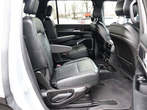 Used 2024 Jeep Wagoneer Series II image 15