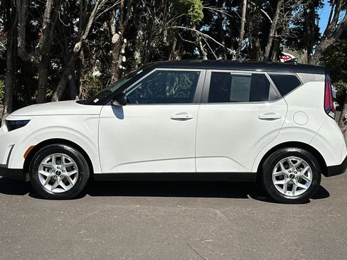Used 2023 Kia Soul S FWD image 7