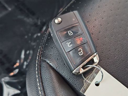 Used 2021 Volkswagen Tiguan SE image 35