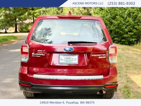 Used 2017 Subaru Forester 2.5i AWD/4WD image 4