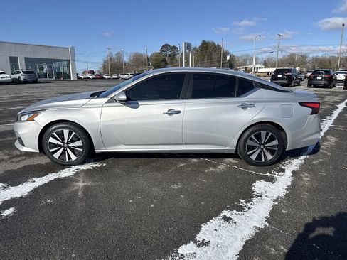 Used 2021 Nissan Altima 2.5 SV FWD image 3