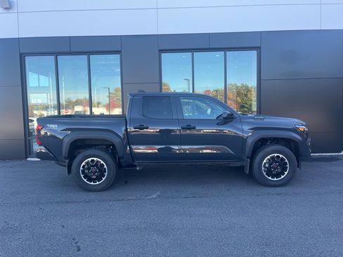 Used 2024 Toyota Tacoma TRD Off-Road image 5