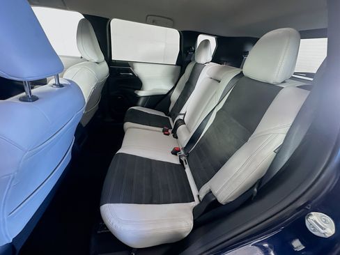 Used 2025 Mitsubishi Outlander SE AWD/4WD image 28