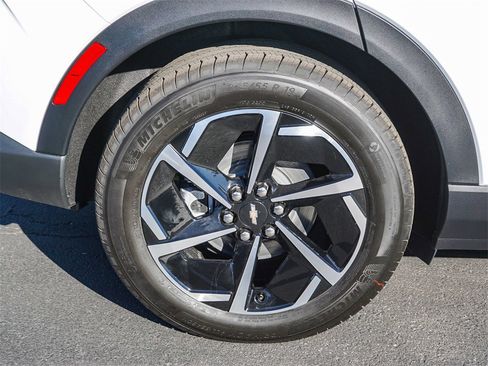 New 2026 Chevrolet Equinox EV LT image 8