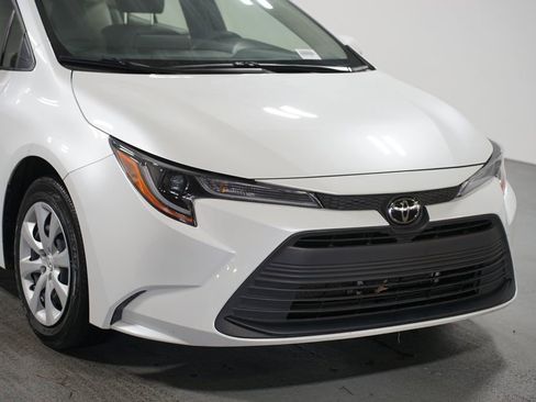 Certified 2023 Toyota Corolla LE image 4