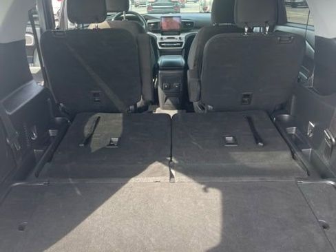 Used 2023 Ford Explorer XLT image 23