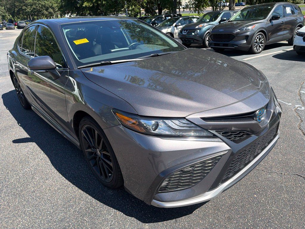 Used 2022 Toyota Camry XSE FWD image 4