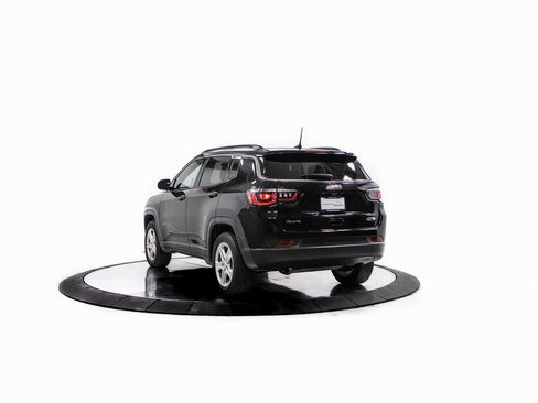 Used 2023 Jeep Compass Latitude image 3