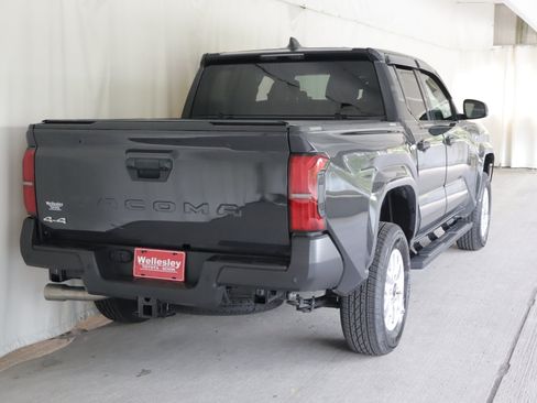 Used 2025 Toyota Tacoma SR AWD/4WD image 6