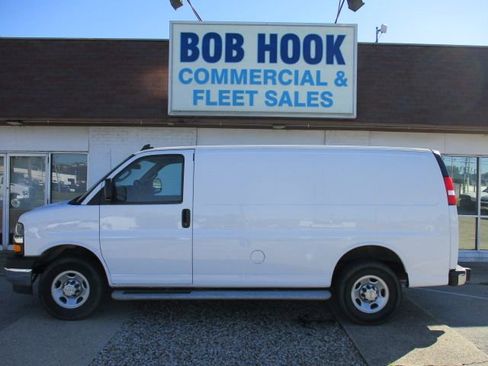 Used 2024 Chevrolet Express 2500 w/ Driver Convenience Package RWD image 31