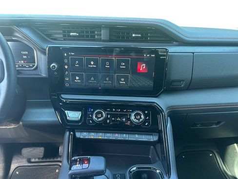 Used 2025 GMC Sierra 1500 AT4 w/ AT4 Premium Package AWD/4WD image 12