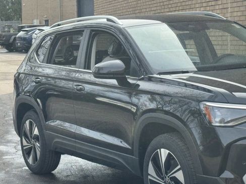 New 2026 Volkswagen Taos SE image 4