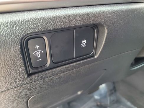 Used 2024 Kia Sorento S image 19