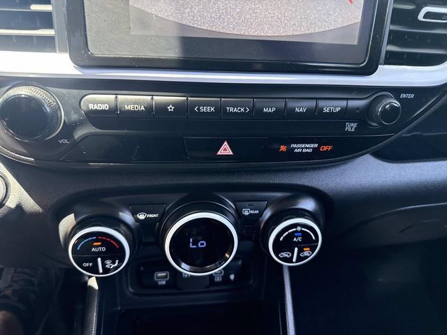 Used 2024 Hyundai Venue Limited FWD image 24