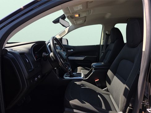 Used 2022 Chevrolet Colorado LT w/ LT Convenience Package AWD/4WD image 16